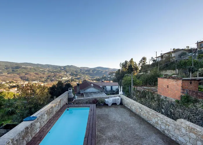 Casa De Campo Com Olhar A Montanha